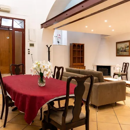 Palazzo Barone Apartment *